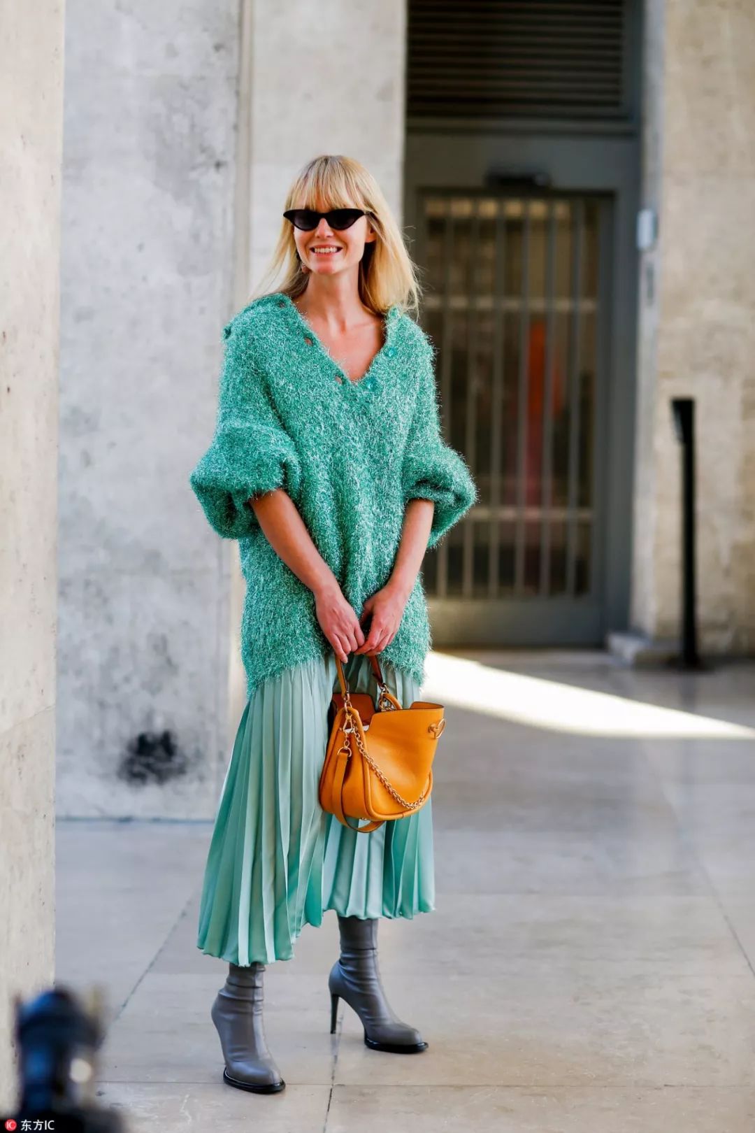 周末突袭|今年流行的V领大毛衣好香好香，看完不被种草算我输