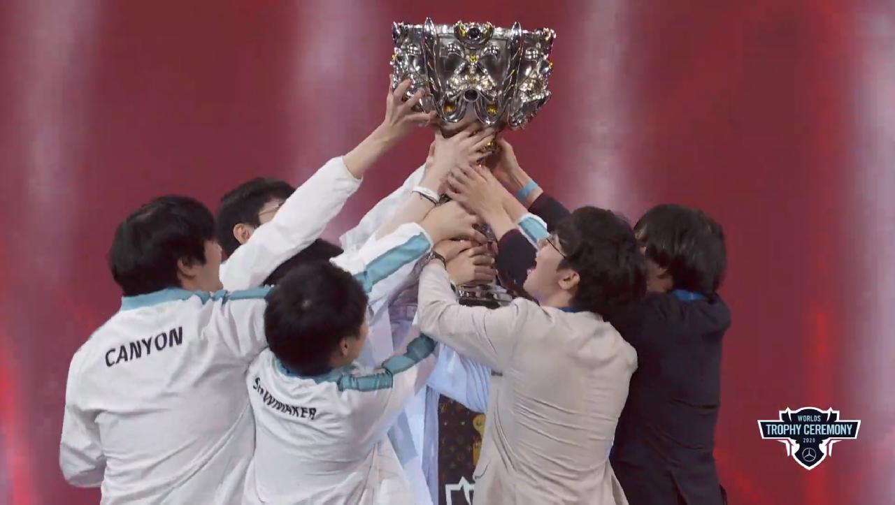 醒醒丨昨晚很忙：看完英雄联盟S10全球总决赛，再付双十一第一波尾款