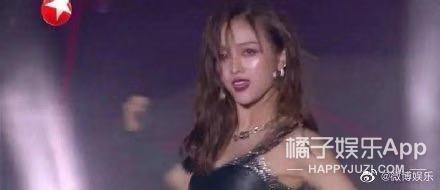 娱乐圈土味审美大赏！渔网袜透明雨衣蕾丝内衬，求双没看过的眼睛