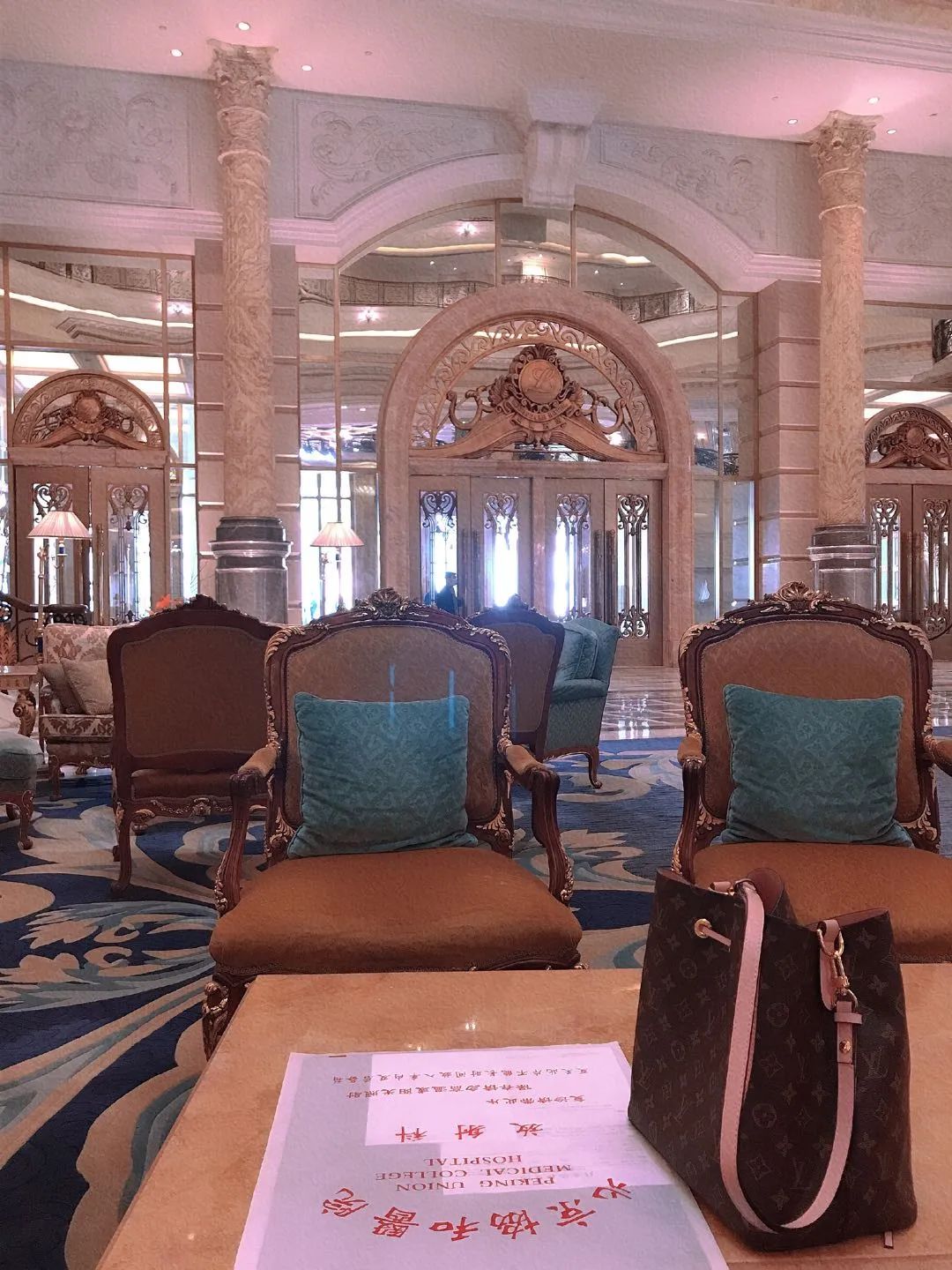 凡尔赛文学天后，也是一位时尚精算师