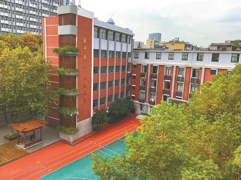 武汉市解放中学思政教育,江岸解放中学