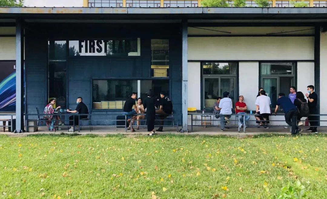 到片场去，从矿区、*子烟电**、TVB和甜宠剧开始