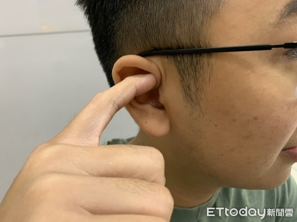 耳朵越掏越痒还流黄水,耳朵一直痒挖出来耳屎臭臭的