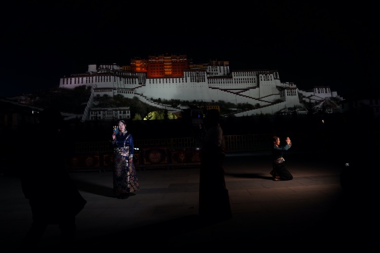 拉萨：丁真最想去的城市冬天是怎样的？