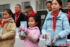 孩子在学校受伤判决学校无责,学生在学校被同学绊倒骨折赔偿