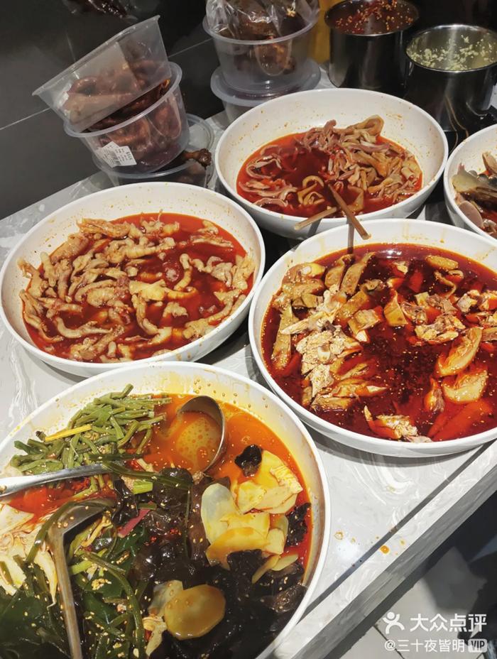 成都又新添一大波“明星店”!关晓彤的奶茶、黄晓明的复古烤肉、网红厨师王刚的秘制卤菜…都来啦