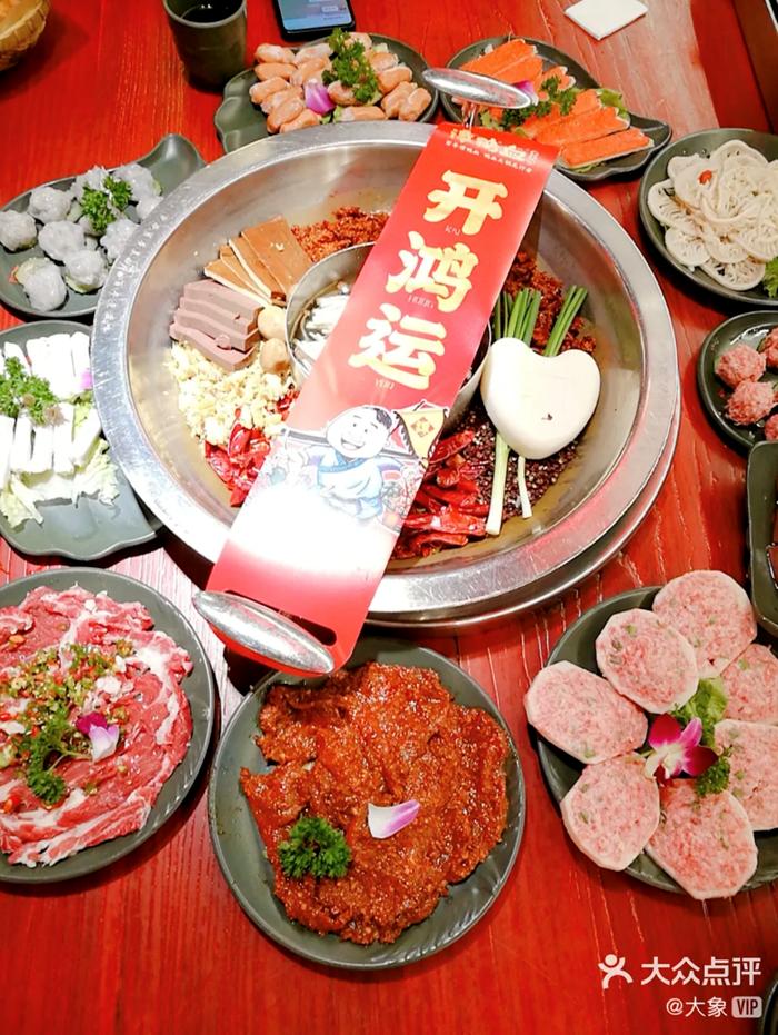 成都又新添一大波“明星店”!关晓彤的奶茶、黄晓明的复古烤肉、网红厨师王刚的秘制卤菜…都来啦