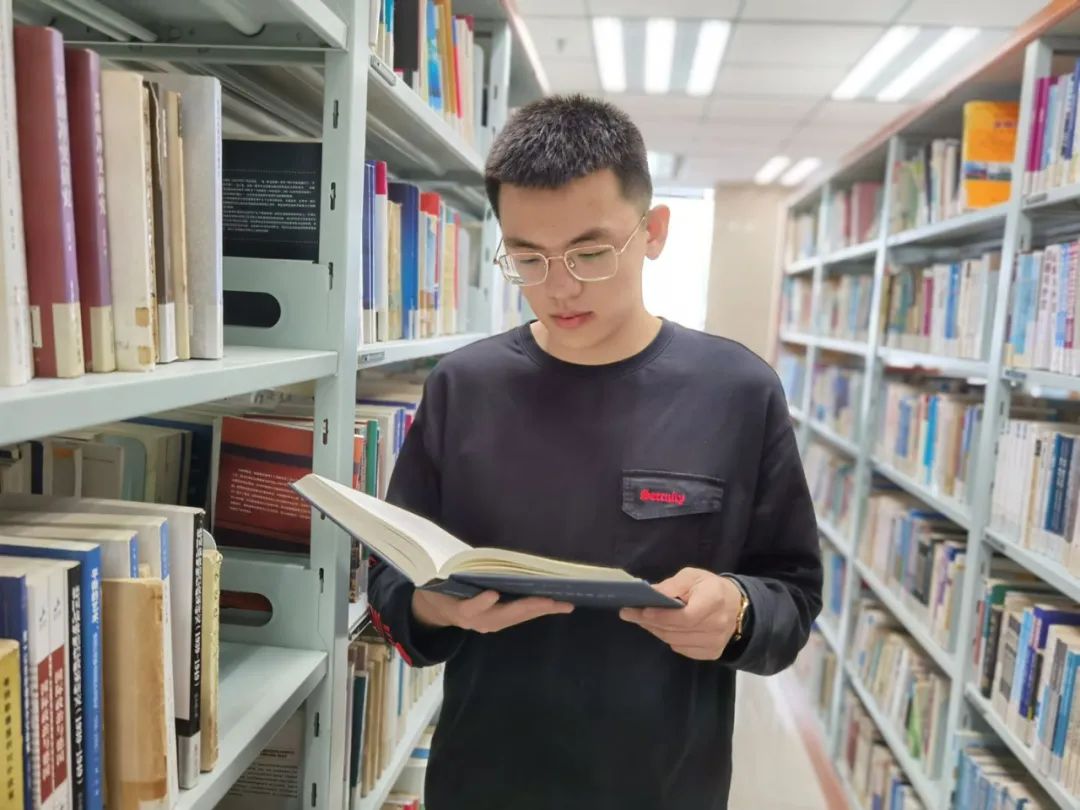 向优秀青年看齐,向优秀的人才们看齐的表现