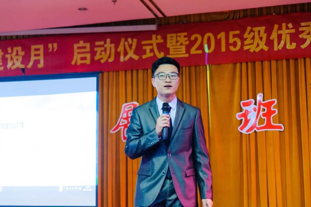 向优秀青年看齐,向优秀的人才们看齐的表现