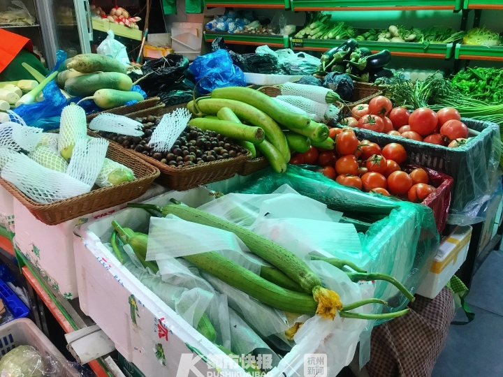 每天只睡三四个小时，营业额一天能上五位数！这门生意一夜爆火！杭州95后夫妻开的店被互联网巨头看上了