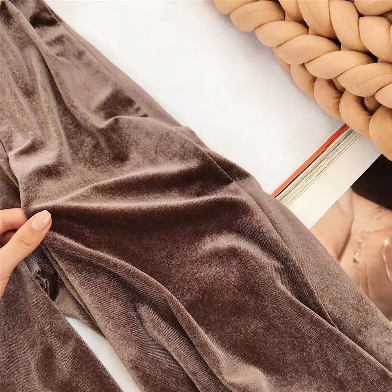 这条丝绒阔腿裤绝了，“吃肉”10斤，显高5CM！布料亮滑细腻