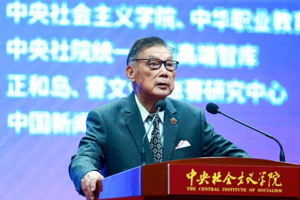 张謇中状元后父亲的态度,状元实业家张謇的救国主张是什么