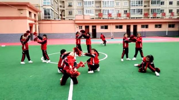 临洮县实验三小校园足球比赛,实验二小踢足球比赛直播