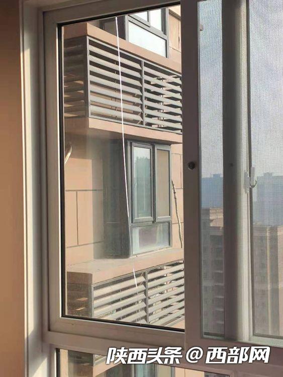 西安一小区楼体多处裂缝社区回应,西安一小区业主开窗崩溃