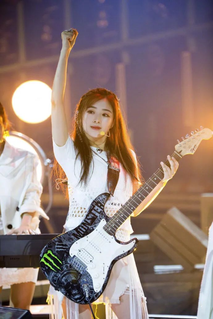 从顶流主持到无人问津,从顶流跌落到低谷