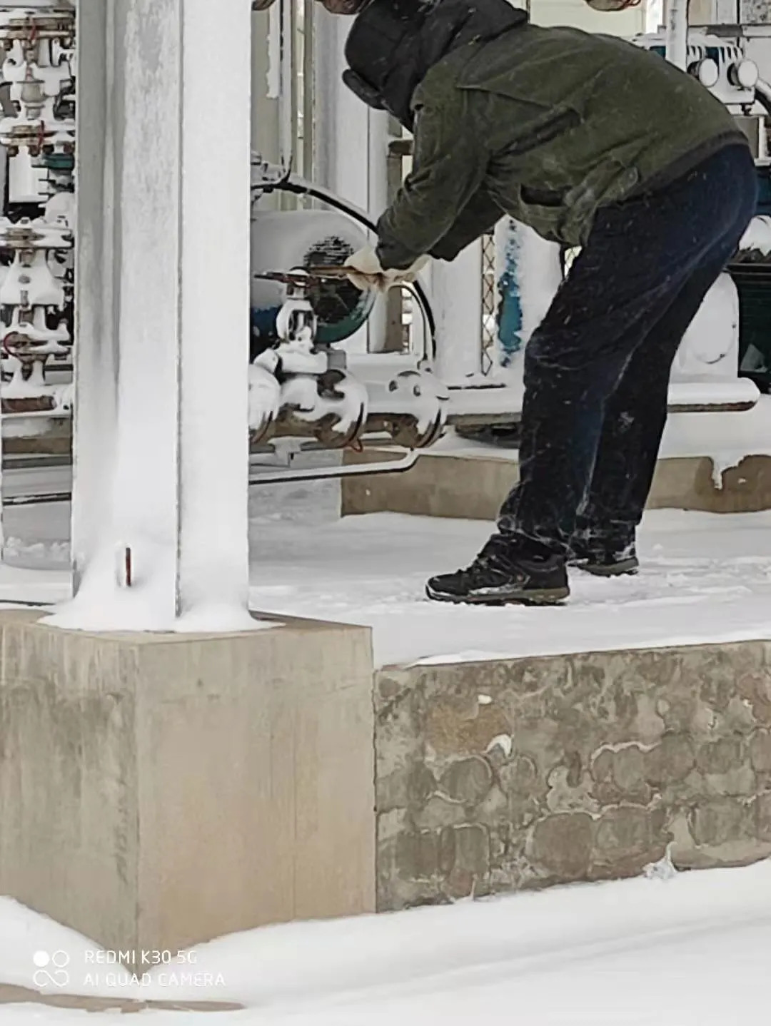 八角电厂迎战暴风雪“雪窝”里奋斗出“暖流”歌