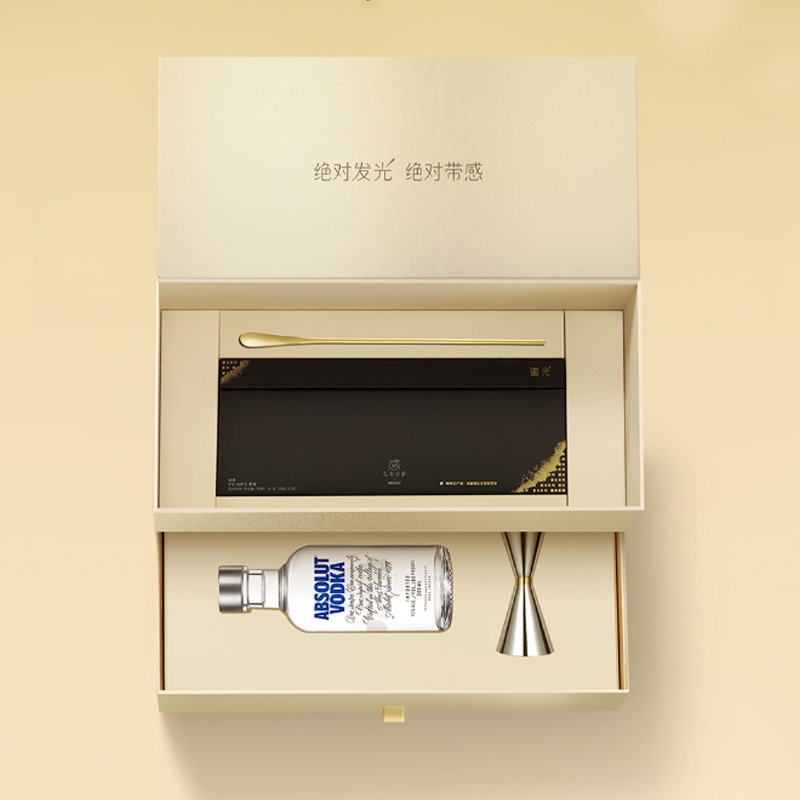 「是日美好事物」DIOR花卉刺绣BookTote上架，兰蔻钻石瓶香水换蕾丝包装