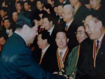 咸阳彩虹厂辉煌历史,80年代咸阳彩虹厂