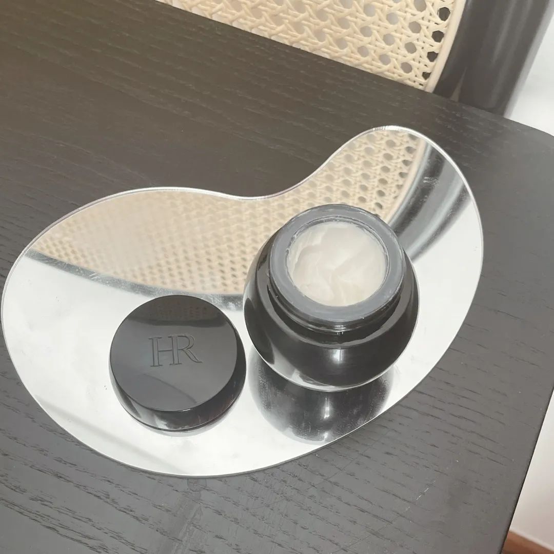 护肤爱用品推荐分享,护肤分享今日份美妆穿搭