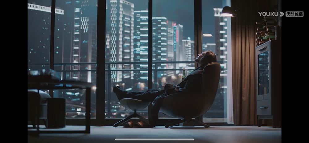 《紧急公关》热度攀升成都街景刷屏