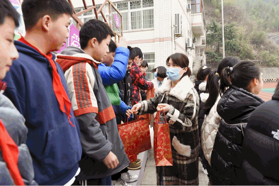 关爱留守儿童把爱带回家,把爱带回家2022寒假儿童关爱服务