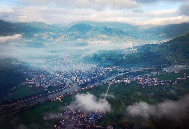 打卡好西乡！桃花胜*光春**，佳人已成双