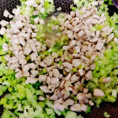 做一碗炸酱面,做一小碗面酱