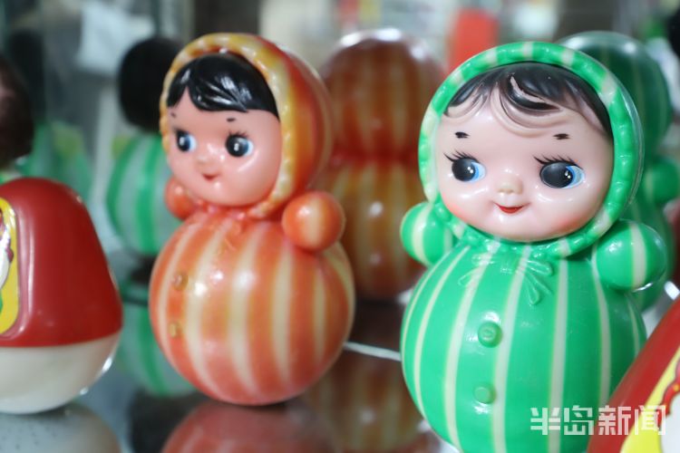 百味人生丨一箱过期方便面能卖3600！青岛小伙攒出“80后时光机”，收藏近6000件老物件