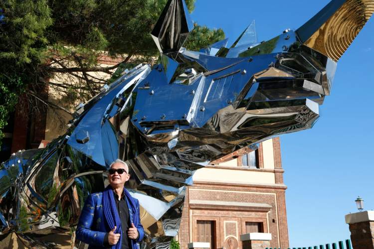 一家开业30年的宾馆为何要同时举办两场美术馆级别大展？