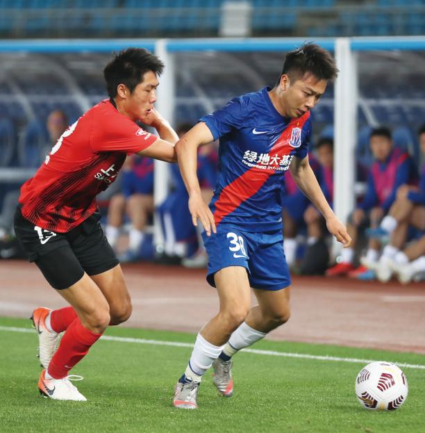 踢德比特意换了双鞋，*家宝温**心中有个“小遗憾”