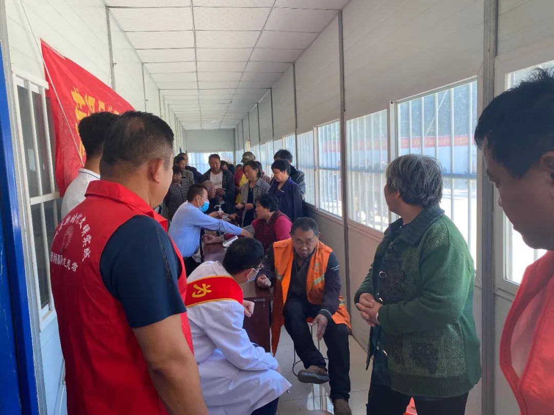 学史力行为民服务暖人心,学史力行践初心切实服务于群众