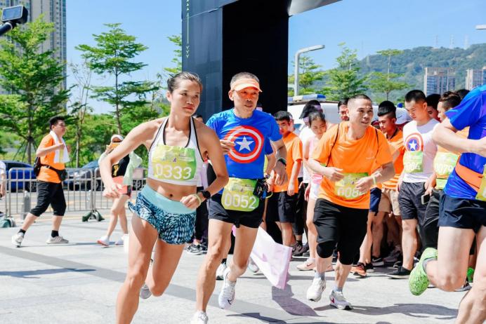 云端垂马比“高低”，290名运动健儿丈量深圳前海世茂大厦