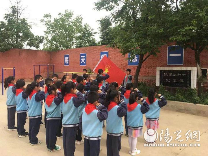 新寨镇中心小学入队仪式,长安路小学入队仪式