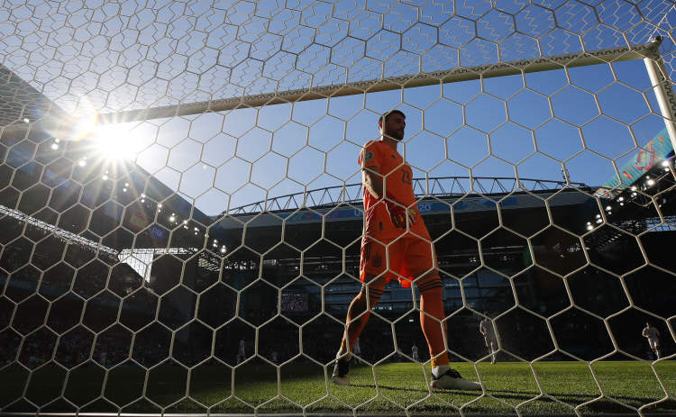 西班牙门将西蒙自我救赎,西班牙西蒙乌龙球集锦