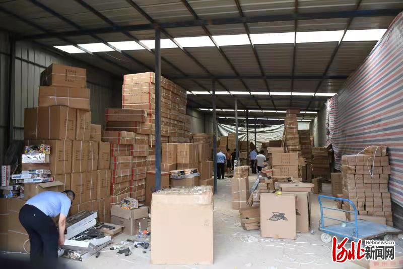 收缴1027支石家庄警方破获特大网络贩卖仿真枪案