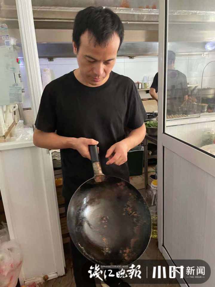 小时小店|8年炒坏200个锅,买房买车!还记得801公交车和那里的安徽料理吗?