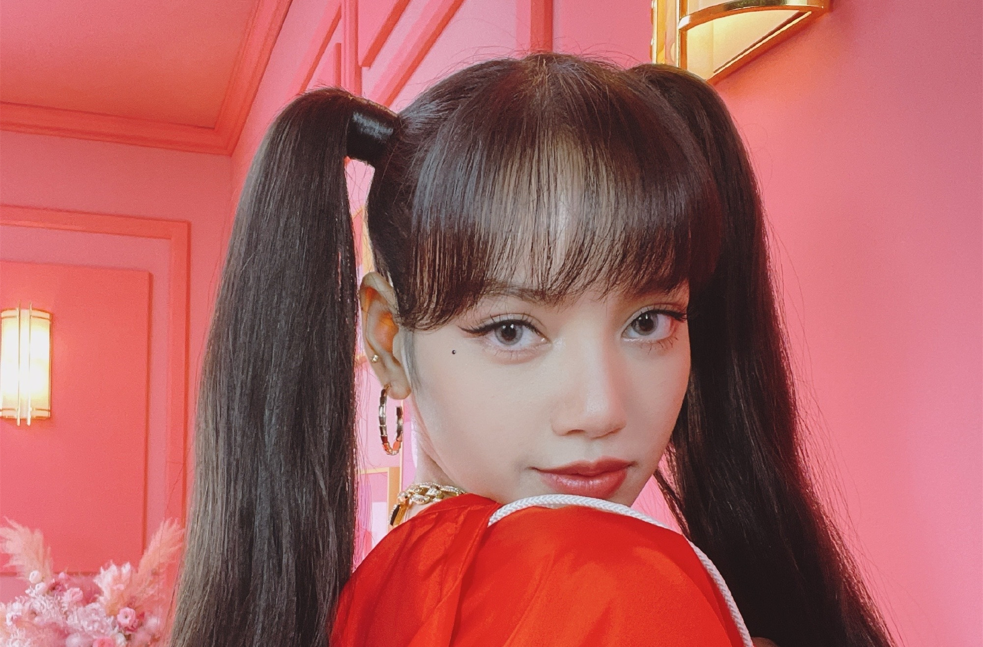 为韩国男团定制飞机,为韩团捐款买私人飞机