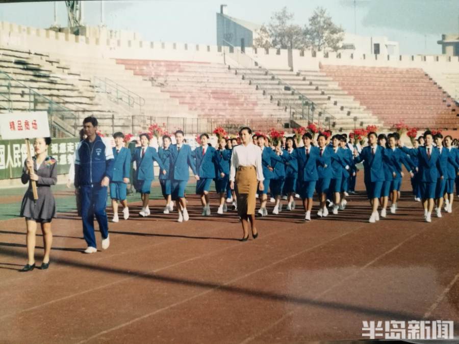 新闻周刊丨老街里，新芳华！200米小巷已吸引13家网红店，这是“一眼看海”前奏曲