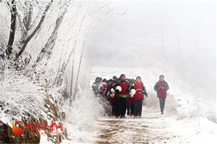 兰州榆中中连川小学足球,榆中县中连川小学vs兰化一校
