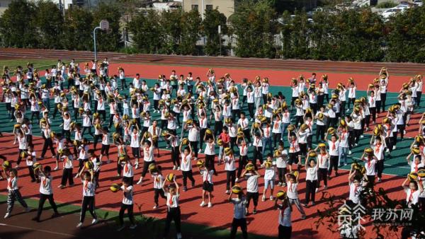 和你在一起·萤火虫操场：新球场来了！马垫小学变了样