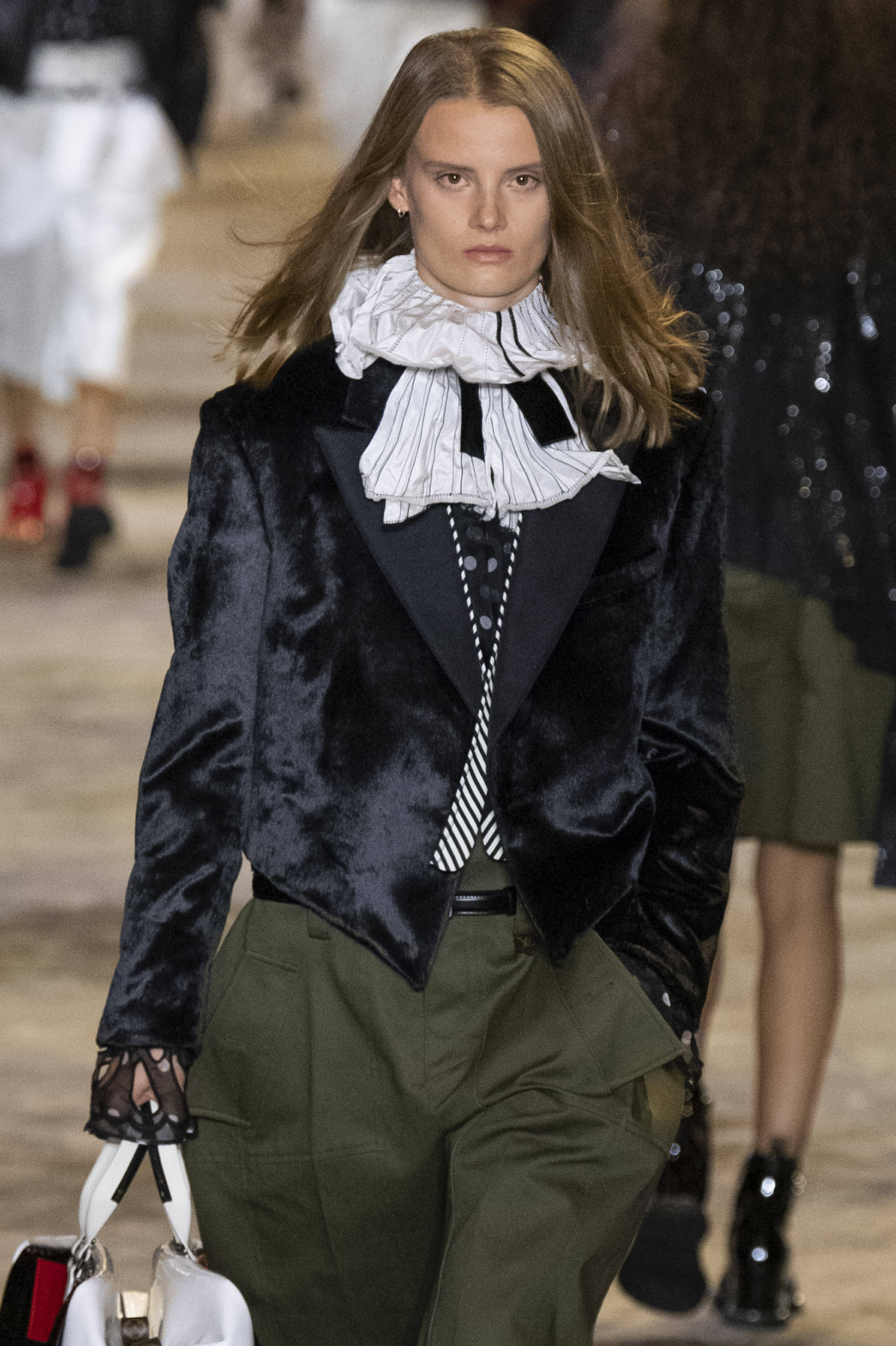 巴黎时装周路易威登2022春夏女装,巴黎时装周成衣秀