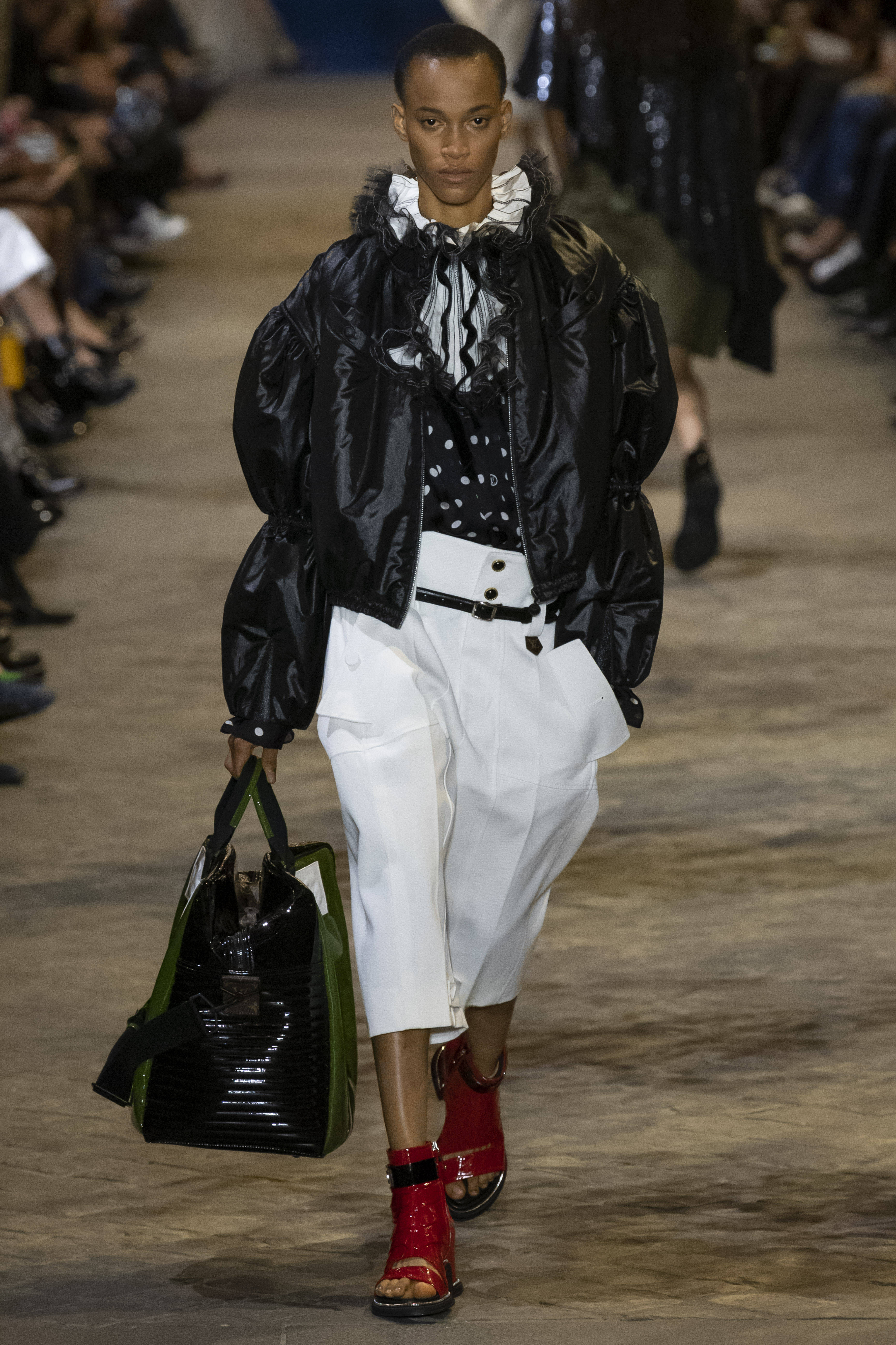 巴黎时装周路易威登2022春夏女装,巴黎时装周成衣秀