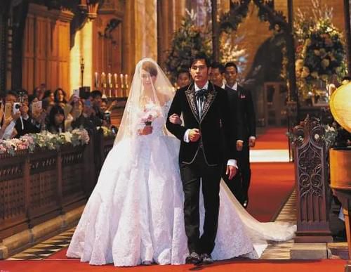 周杰伦晒昆凌照片,周杰伦晒合照大赞昆凌演技