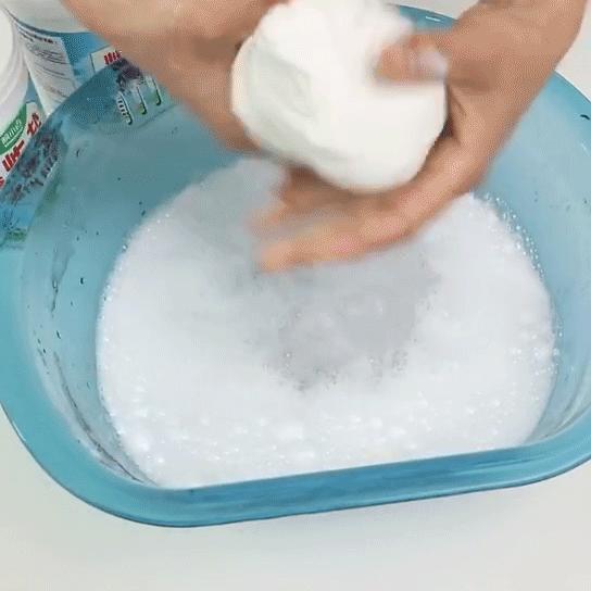 白衣服发黄别着急扔？用这几招，衣服跟新的一样