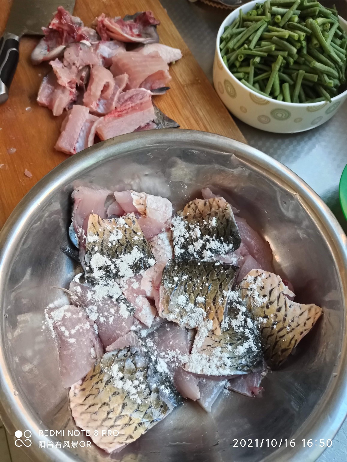 美食不但要能吃还要能做,使用电饭锅怎样做酸菜鱼