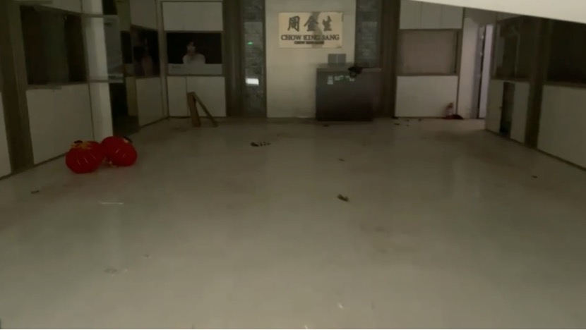 周六福珠宝退货,周六福黄金店被商场管理方搬空