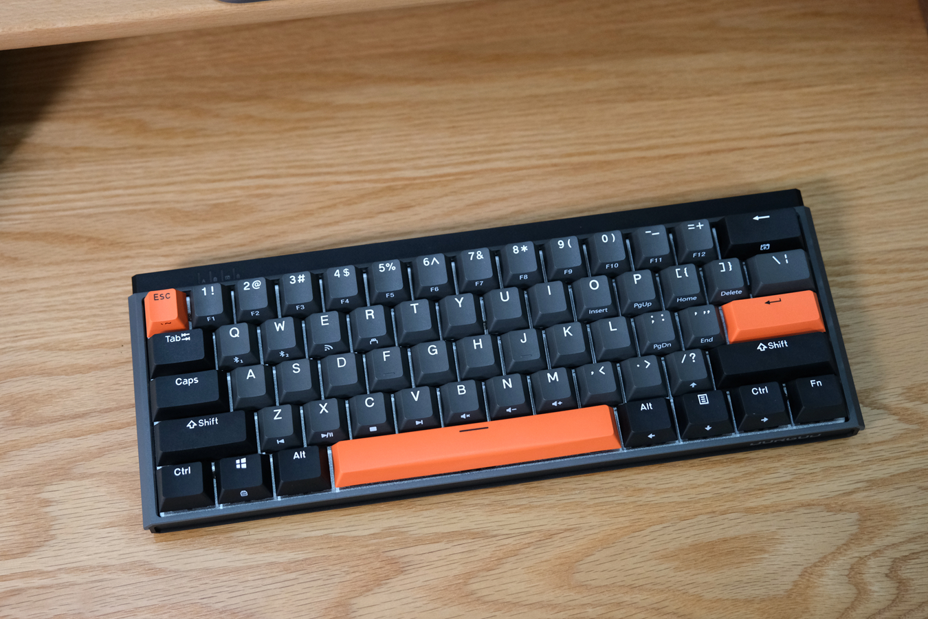 杜伽键盘k330w开箱,机械革命k330键盘