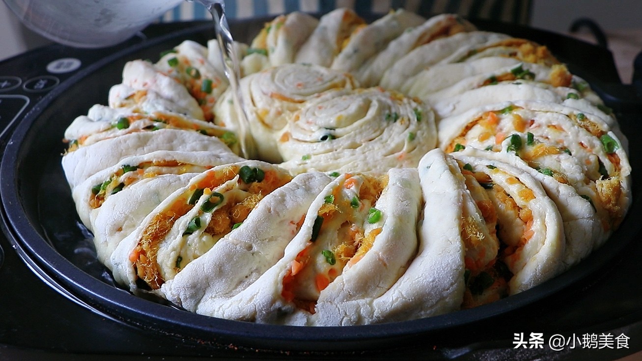 玉米面最好吃的做法加2个鸡蛋,少油玉米面大饼子