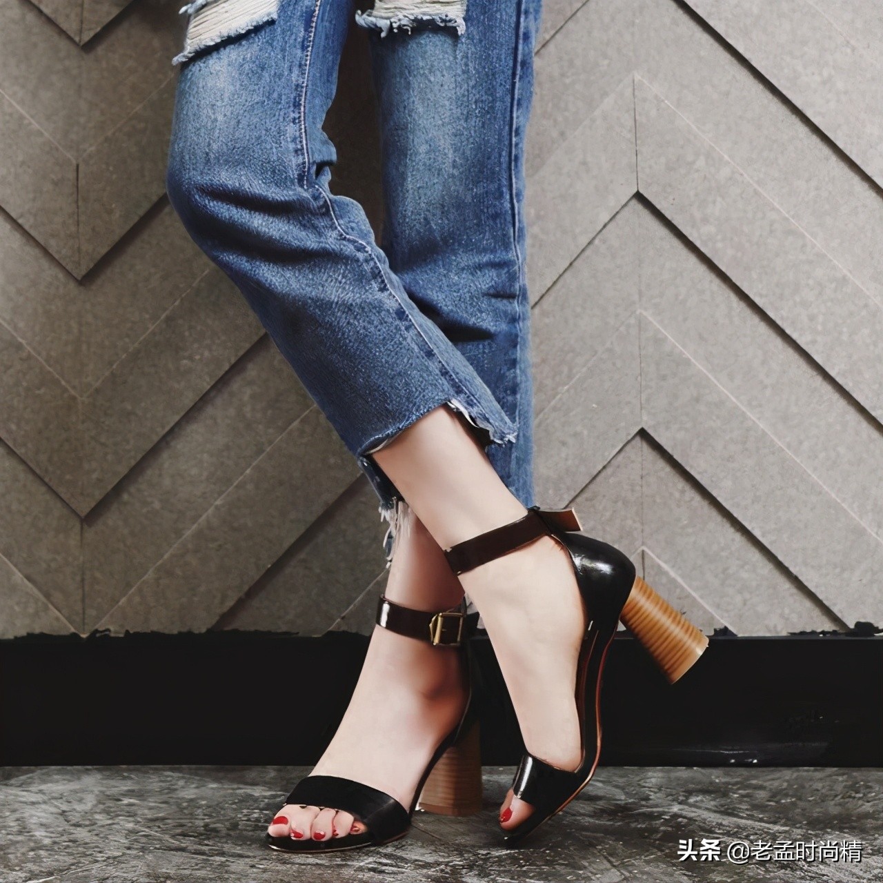 时尚鱼嘴凉鞋怎么搭配都好看,尖头鱼嘴凉鞋今夏最洋气