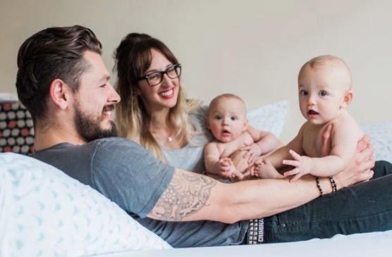 “买一送一”！英国女子连生2对双胞胎，怕生三胞胎赶紧做绝育